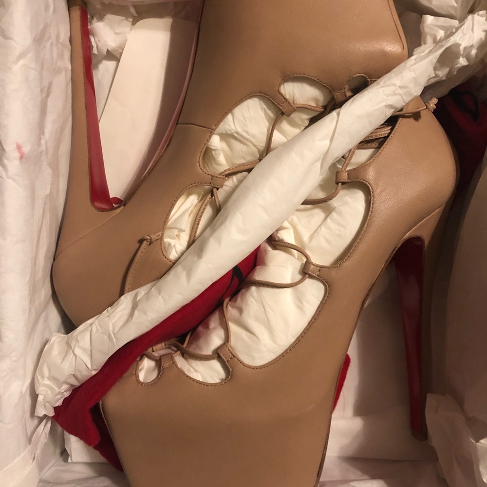 Christian Louboutin Ghildarc 38.5 Nude 160 - Picture 2 of 11